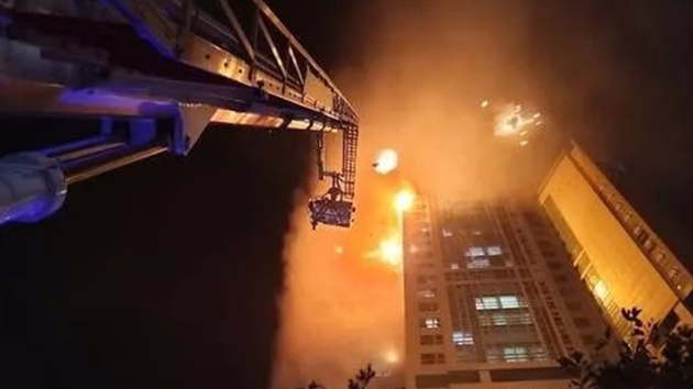 消防知識 丨 全樓在燃燒！33層建筑深夜起火，高層火災(zāi)到底該如何逃生？